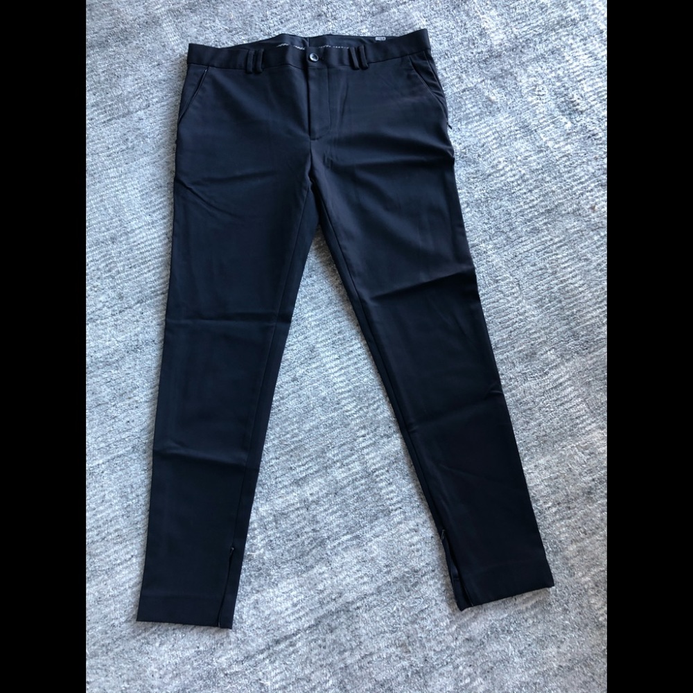 Size 32 carrot fit pant by zara black